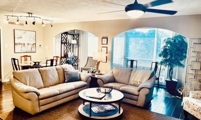 Mid America Condo | Luxury Suite in Prestigious Lake Hamilton High Rise