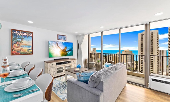 Waikiki Apartment | Luxury Suite with Ocean View in Waikiki, Free Parking!