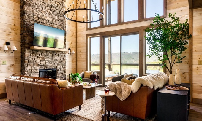 Gatlinburg - Pigeon Forge Cabin | Luxury+SwimSpa+Theatre+GameRoom+Firepit