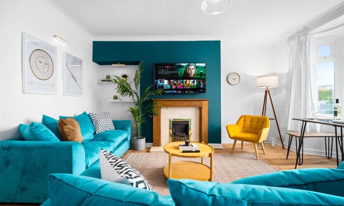 Hall Green House | Luxury Three Bedroom House - Garden - Parking