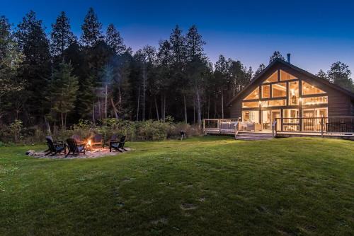 Tobermory House | Luxury Tobermory Retreat Modern Home Hot Tub