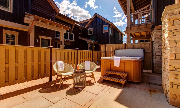 North Park City House | Luxury Townhome, Community Amenities, Hot Tub & Recreation at Park City Silver Star 202 (Ski- In/Out)