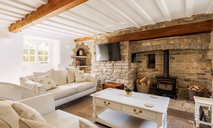 Kingston Cottage | Luxury, traditional cottage in boutique Purbeck village
