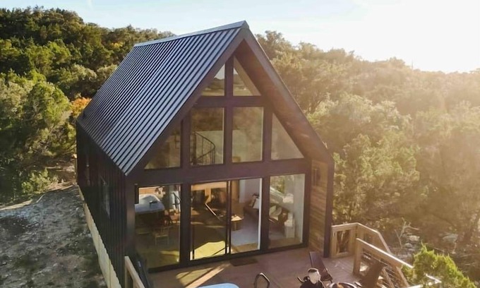Canyon Lake Cabin | Luxury Treehouse 10mins to Lake, River &Wimberley!