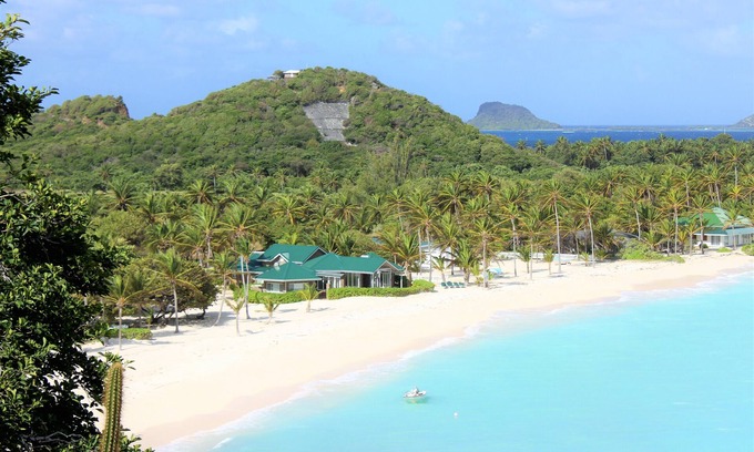 Palm Island House | Luxury Tropical Beachfront, Fully Equipped Home With Stunning Views & Amenities