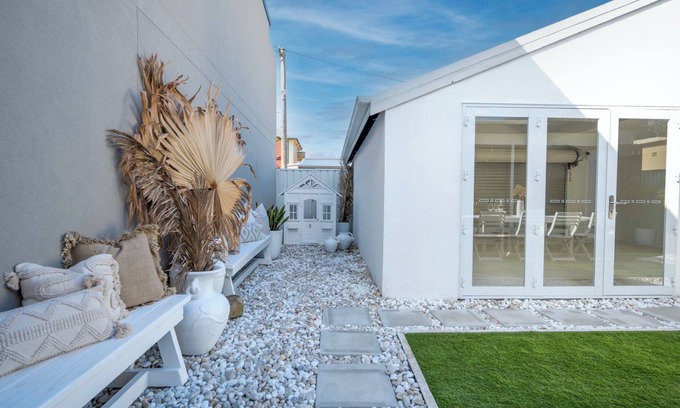 Mascot House | Luxury Urban Oasis - luxury and convenience close to airport and city