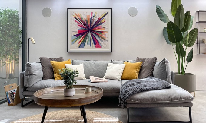 London Borough of Hounslow Apartment | Luxury Urban Oasis: with Garden and Private Studio