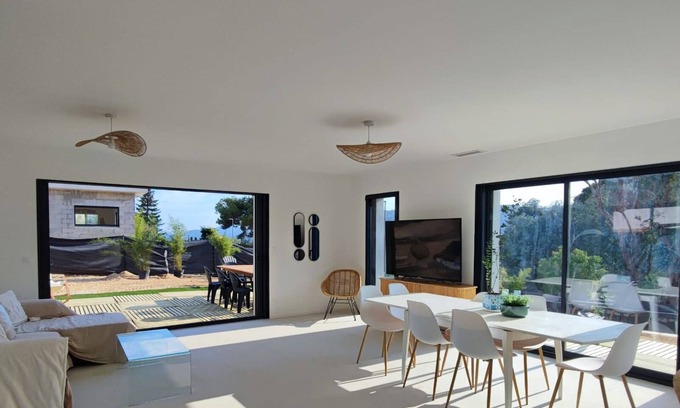 La Roquette-sur-Siagne Villa | Luxury villa with pool & jacuzzi 20' from Cannes