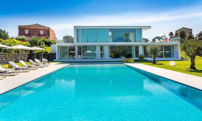 Fiumefreddo di Sicilia Villa | Luxury villa rental near Taormina - 5 bedrooms