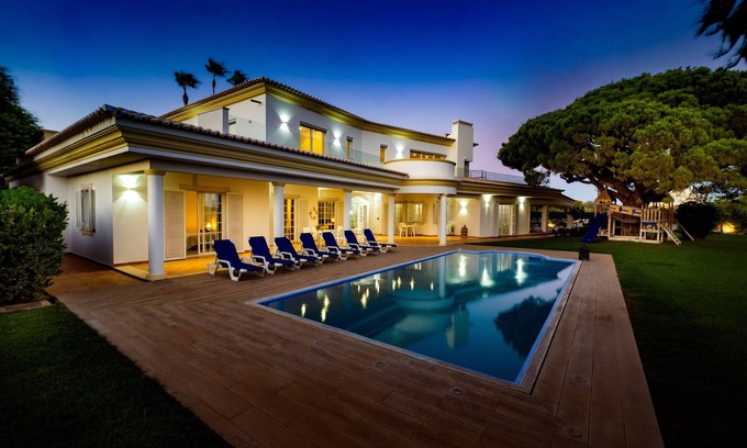 Pata de Baixo Villa | LUXURY VILLA RENTAL - PRIVATE & HEATED POOL