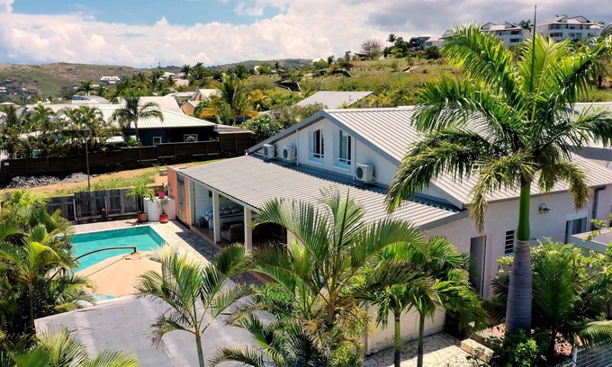 Carosse Villa | Luxury villa with swimming pool: La Villa Miranda Meuble de Tourisme 4 *