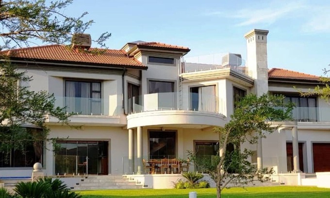 Hartbeespoort Villa | Luxury Villa on wildlife & golf estate Hartbeespoort South Africa