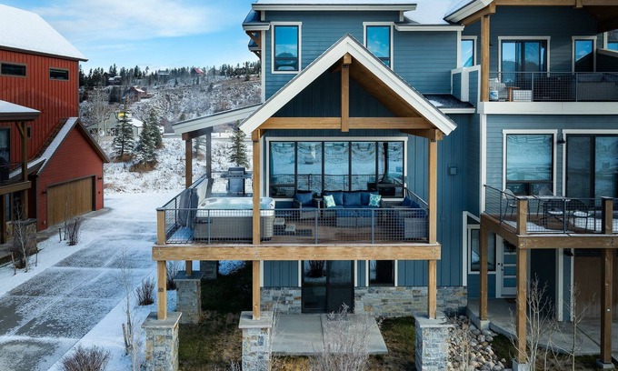 Fraser House | Luxury Villa 80 I Private Hot Tub I Great Views I Best Price I Discounted Attractions