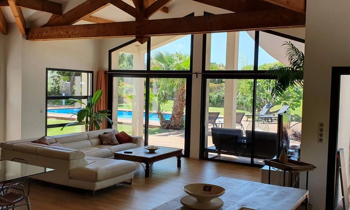 Assas House | Luxury villa, all bay windows, between village and countryside (30mn from the sea)