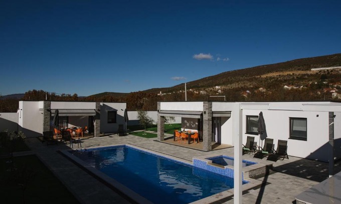 Trn House | Luxury Villa Blue Sky