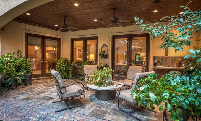 Houston House | Luxury villa for commercial showings, insurance rentals and family events