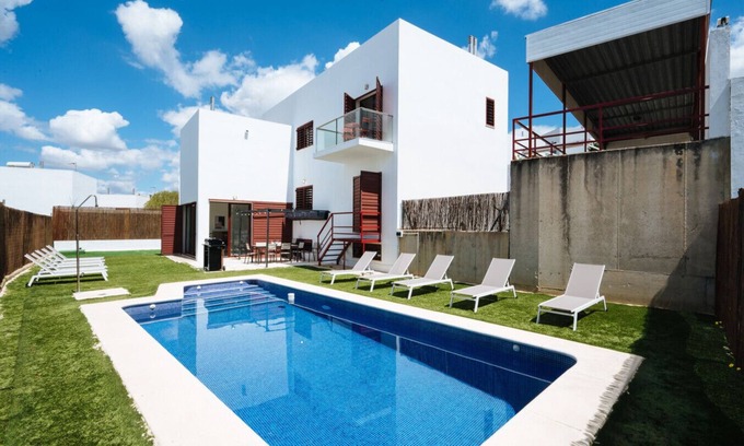 Montequinto House | Luxury villa in Sevilla - Pool, Terrace & GameRoom