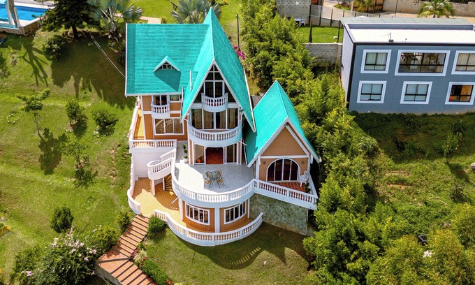 El Penol Villa | Luxury villa/jet ski/boat/launch/reservoir front/wifi