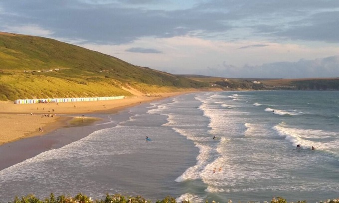 Barnstaple House | Luxury Villa North Devon | Hot-tub | Garden | Parking | Sleeps 13 | nr coast