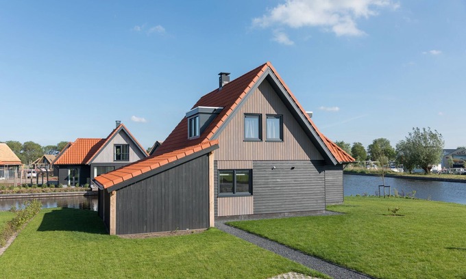 Ossenzijl Villa | Luxury Villa on Waterfront