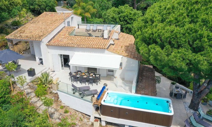 Le Lavandou House | Luxury Villa - Seaview, Pool et Spa by SELECTsoHOME