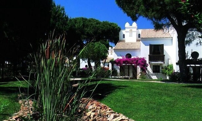 Olhos D'Agua Villa | Luxury villa V2, sleeps 6, Elevator to the beach, Cliff, Pine Cliffs Golf