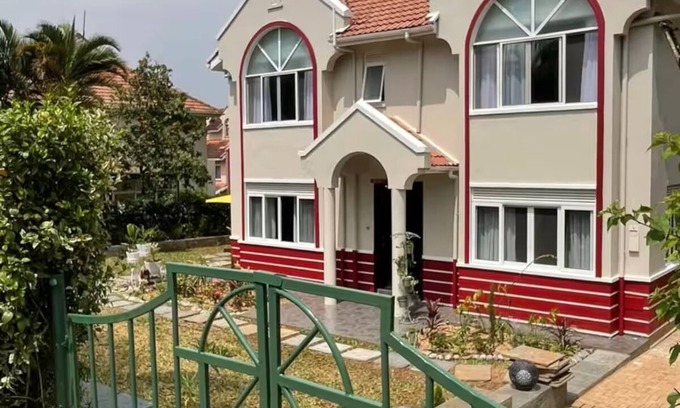 Kireka House | Luxury villa with a king-size bed in Butabika