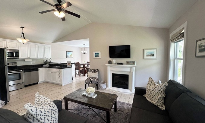 Stanley Bridge Villa | Luxury Villa With Hot Tub & Access To Pool, Minutes To Cavendish Beach