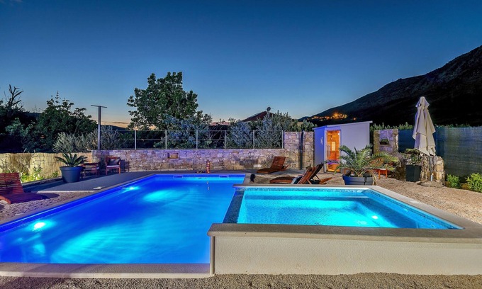Srinjine Villa | Luxury Villa with heated private pool,sauna,whirlpool, In solitude.