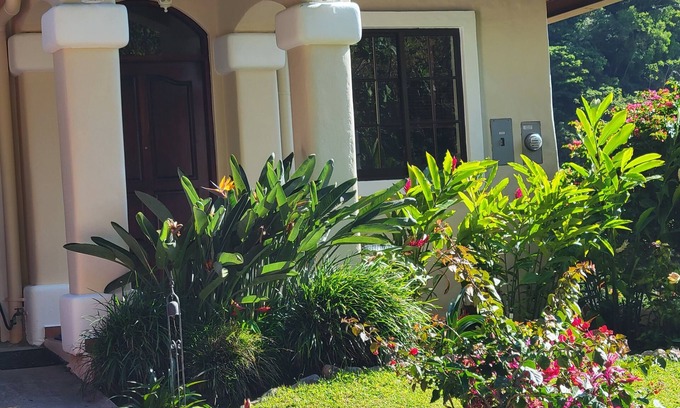 Boquete Villa | LUXURY VILLA YOLO IN BOQUETE. WALK TO TOWN.
