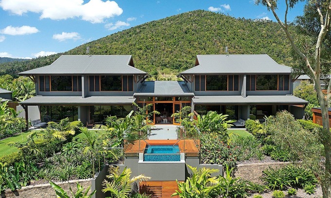 Flametree House | Luxury Villas Topaz (With Car Parking)
