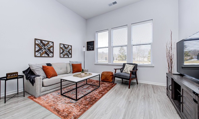 Fishers Apartment | *LUXURY WALK IN THE PARK-2*