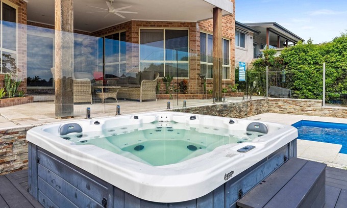 St Huberts Island House | Luxury Waterfront / Pool / Spa / Private Jetty