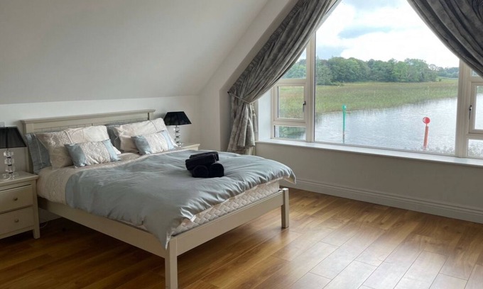 Cortober Apartment | Luxury Waterfront Apartment