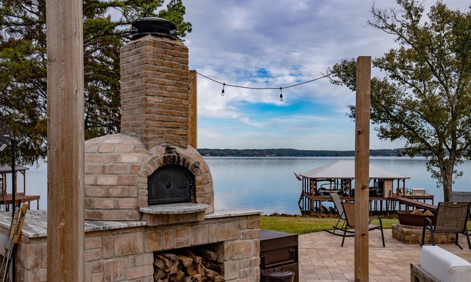 Chandler House | Luxury Waterfront Lakehouse Retreat - Piney Woods of East Texas - Lake Palestine