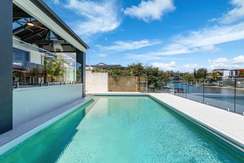 Sorrento House | Luxury Waterside Oasis