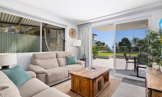 Pialba Apartment | Luxury Waves on the bay