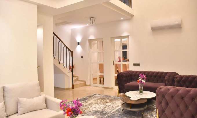 Mehdipatnam House | LuxuryHouse-3BR-Free Car & Driver-Balcony-WiFi