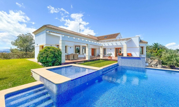 Denia Villa | Luxus Villa with views in Denia and infinity pool
