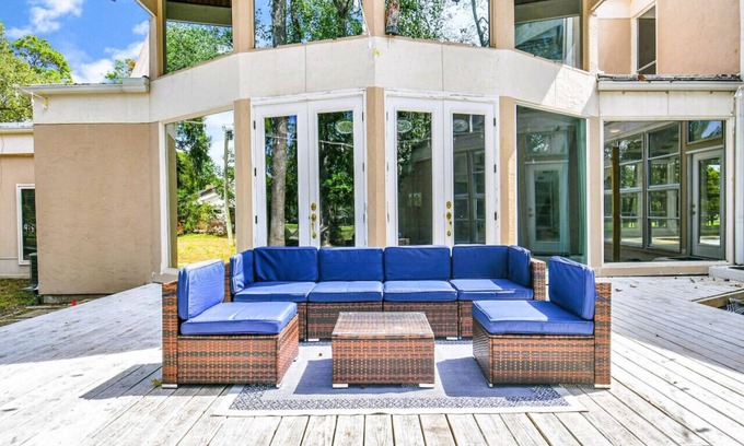 Panorama Village Villa | Luxusvillen de Conroe with Heated Pool Sauna BBQ