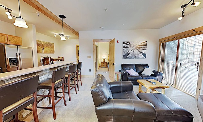 Four O'Clock House | Luxuy Lodge Ski-in/Ski-Out Corner Unit Tub Steps from Lift, Town, & Hot Tub/Pool