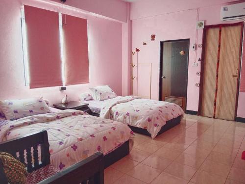 Khlong Tan Nuea Apartment | Lychee Room w balcony Near AirportTrain BTS Sukhumvit 2min walk 7-11