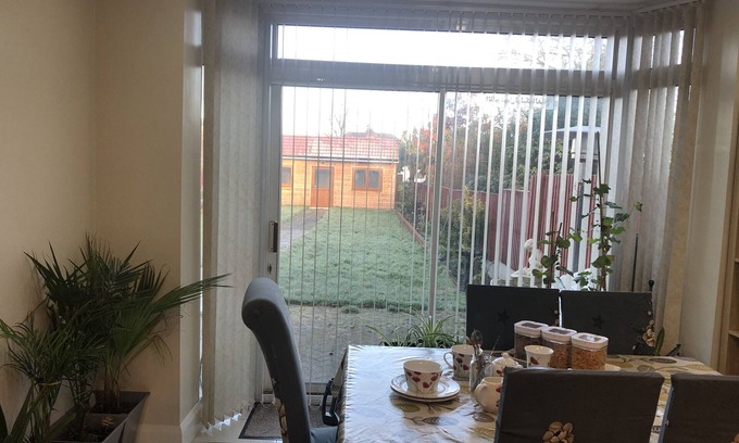 Olton Bed & Breakfast | Lyndon House B&B