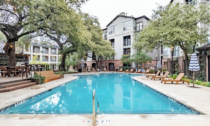 Travis Heights Apartment | Lynn's Lodging