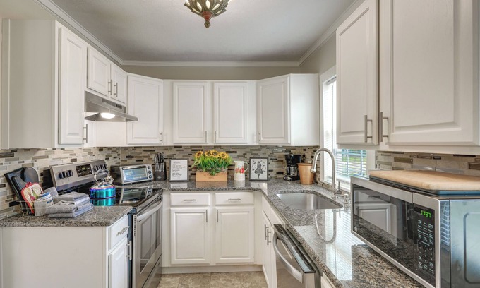 Dixieland House | Lynn’s Historic Dixieland Cottage Near Downtown
