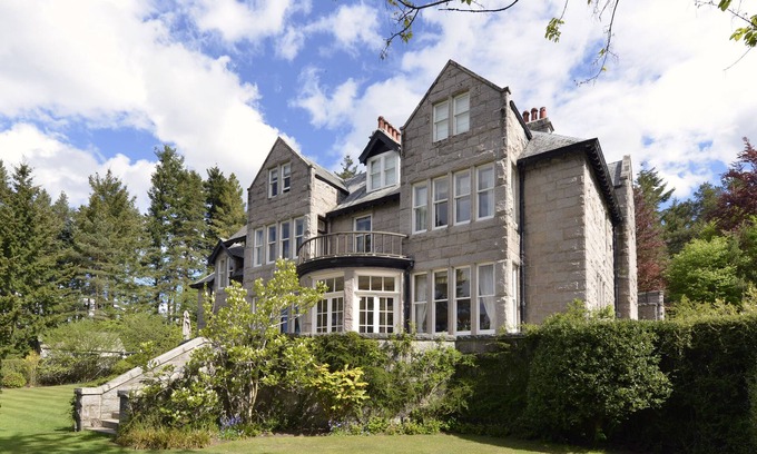 Aboyne House | Lys-Na-Greyne Country House