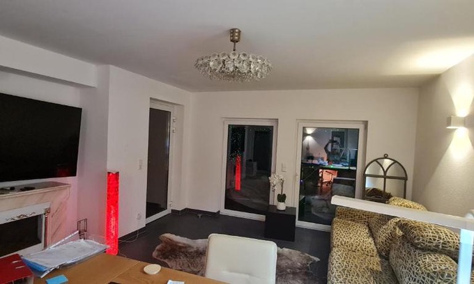 Bad Homburg v.d. Hoehe Apartment | Möblierte Souterrainwohnung mit 2 Schlafzimmern und Garten
