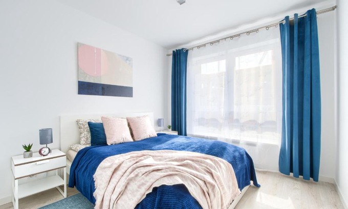 Mokotow Apartment | M&R Apartament Airport&Business DeLuxe Cybernetyki 17 - underground garage - free WiFi - Netflix - air conditioning - self check-in, close by Chopin Airport