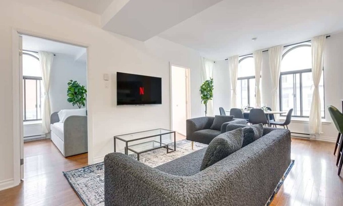 Milton Park Apartment | M11 | Boulevard Suites:Cozy 2-BR in DT Montreal 2E