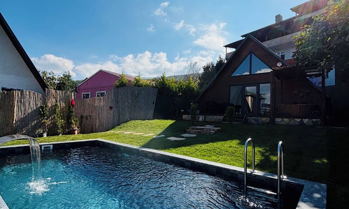 Masukiye Ski Chalet | Maşukiye Pink House Bungalow